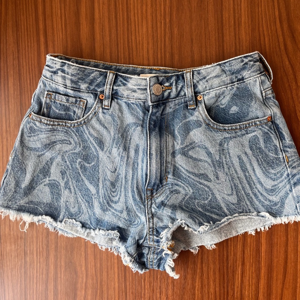 PACSUN Women’s Wavy Lines High Rise Jean Shorts Size 26